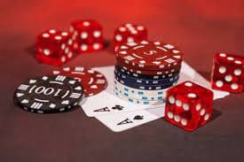 Papan taruhan Sic Bo menampilkan semua opsi taruhan dengan nilai pembayaran di 888slots